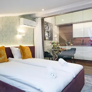 deluxe-in-cracow-old-town-cracow-kazimierz.krakowhotelspoland.com/